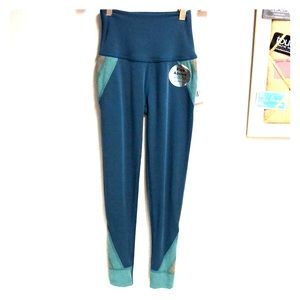 Beyond Yoga Block & Key High Waisted Midi Legging